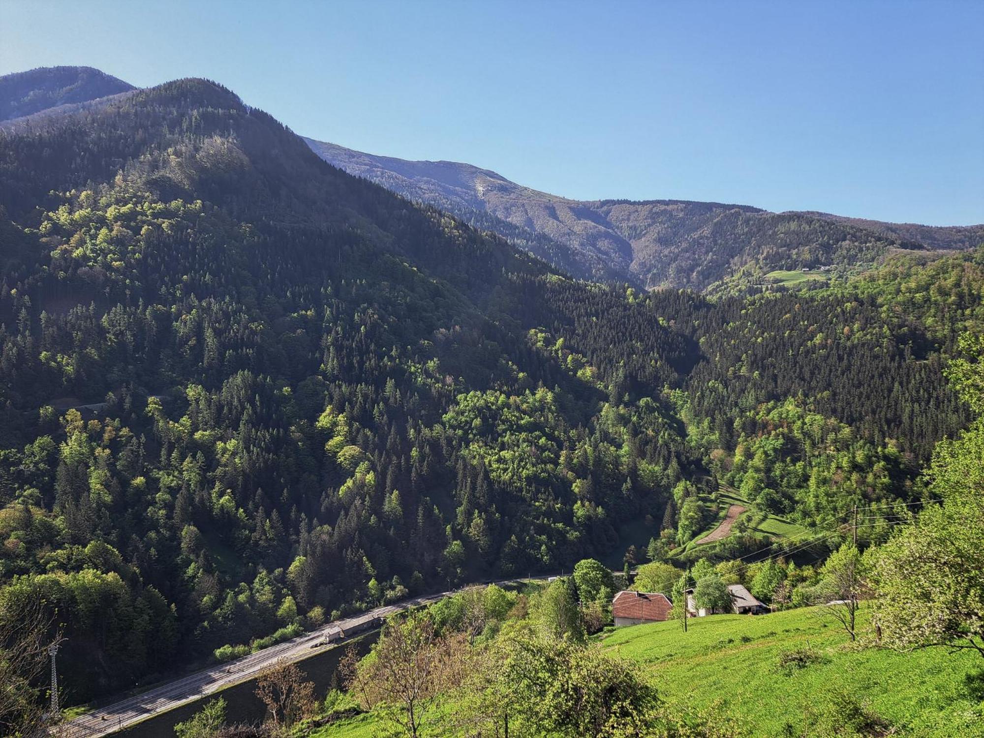 Hikers Hut Hisar Lägenhet Podbrdo Exteriör bild