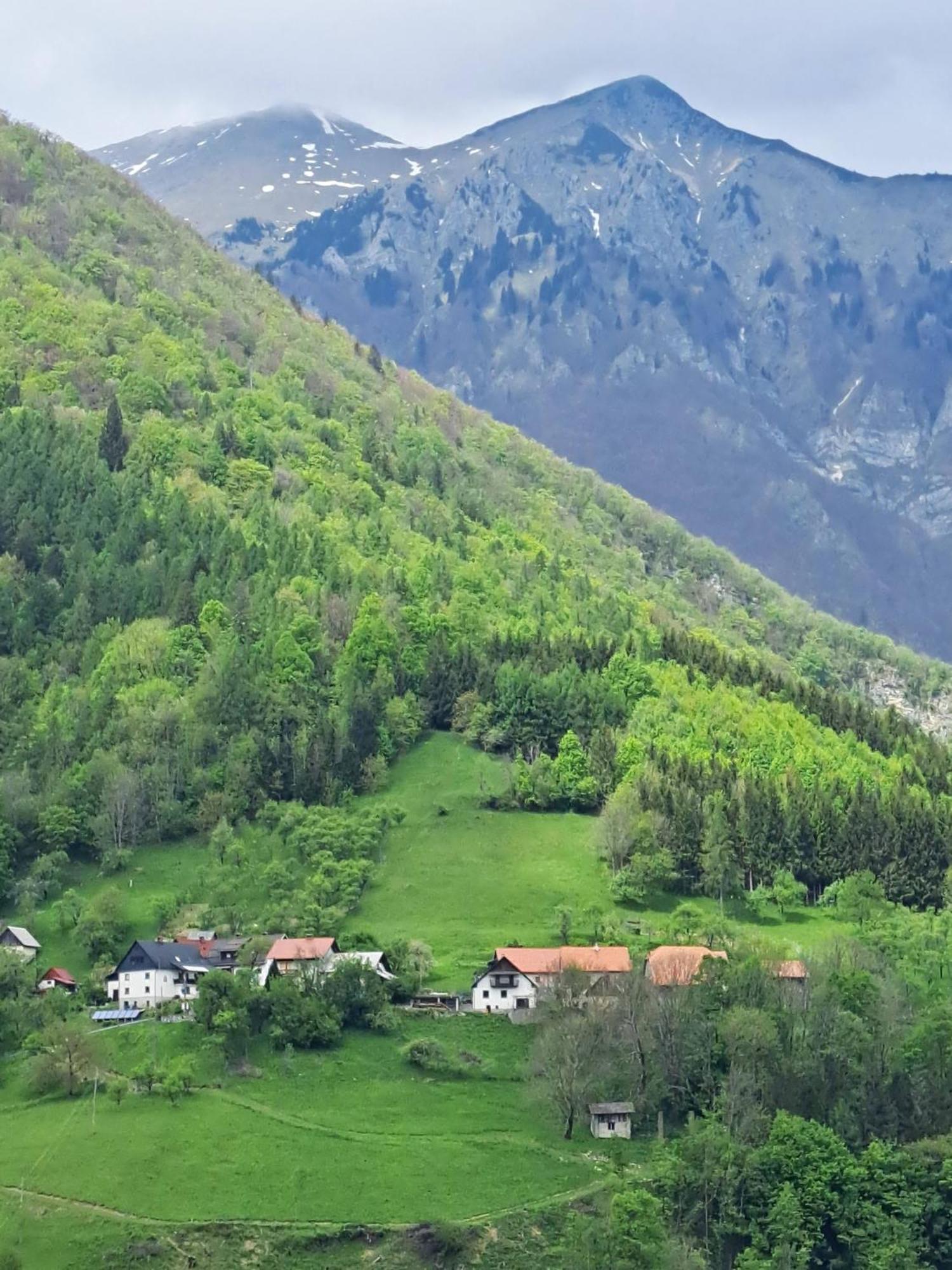 Hikers Hut Hisar Lägenhet Podbrdo Exteriör bild